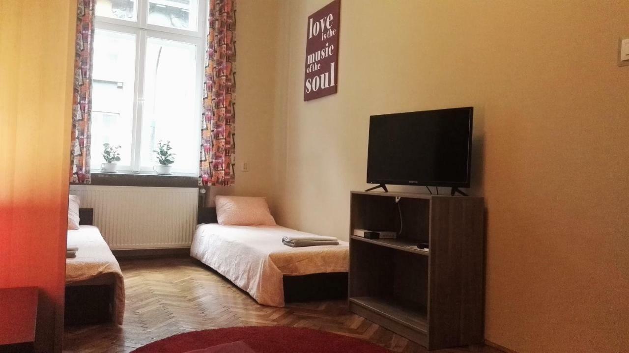 Privatunterkunft Libroom *